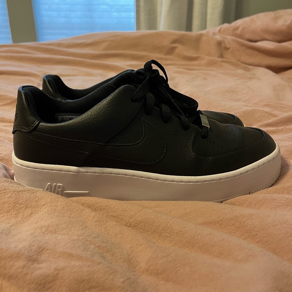Womens black nike Air Force 1